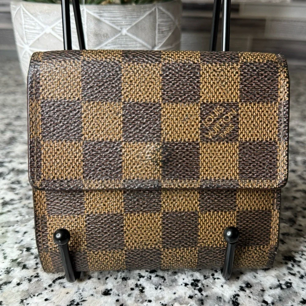 Louis Vuitton | Damier Portefeiulle Elise Bi Fold Compact Wallet SP0020